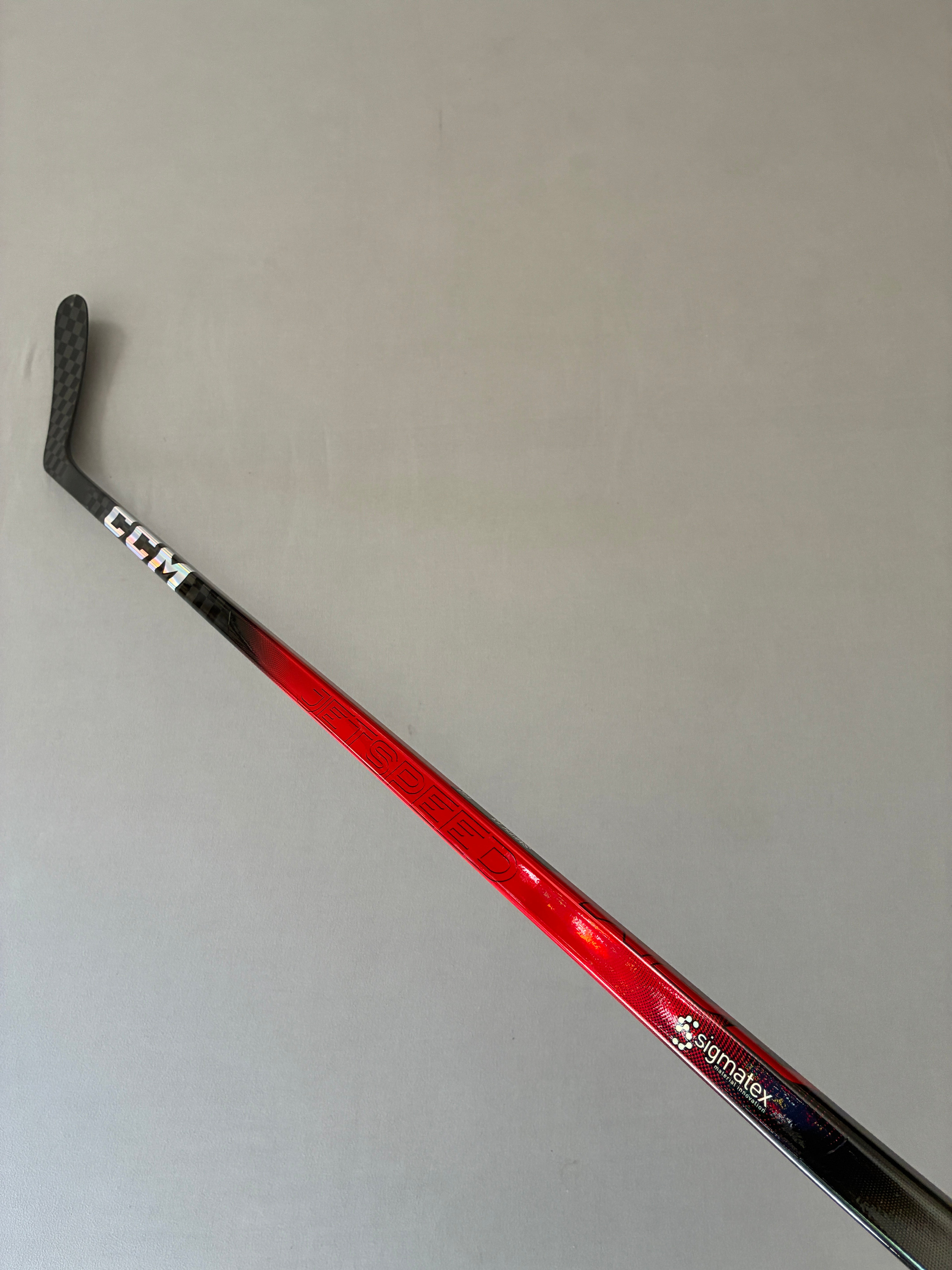 New 65 Flex P29 Senior CCM Ribcor Team (Jetspeed Dress) Right Hand Hockey Stick - Red