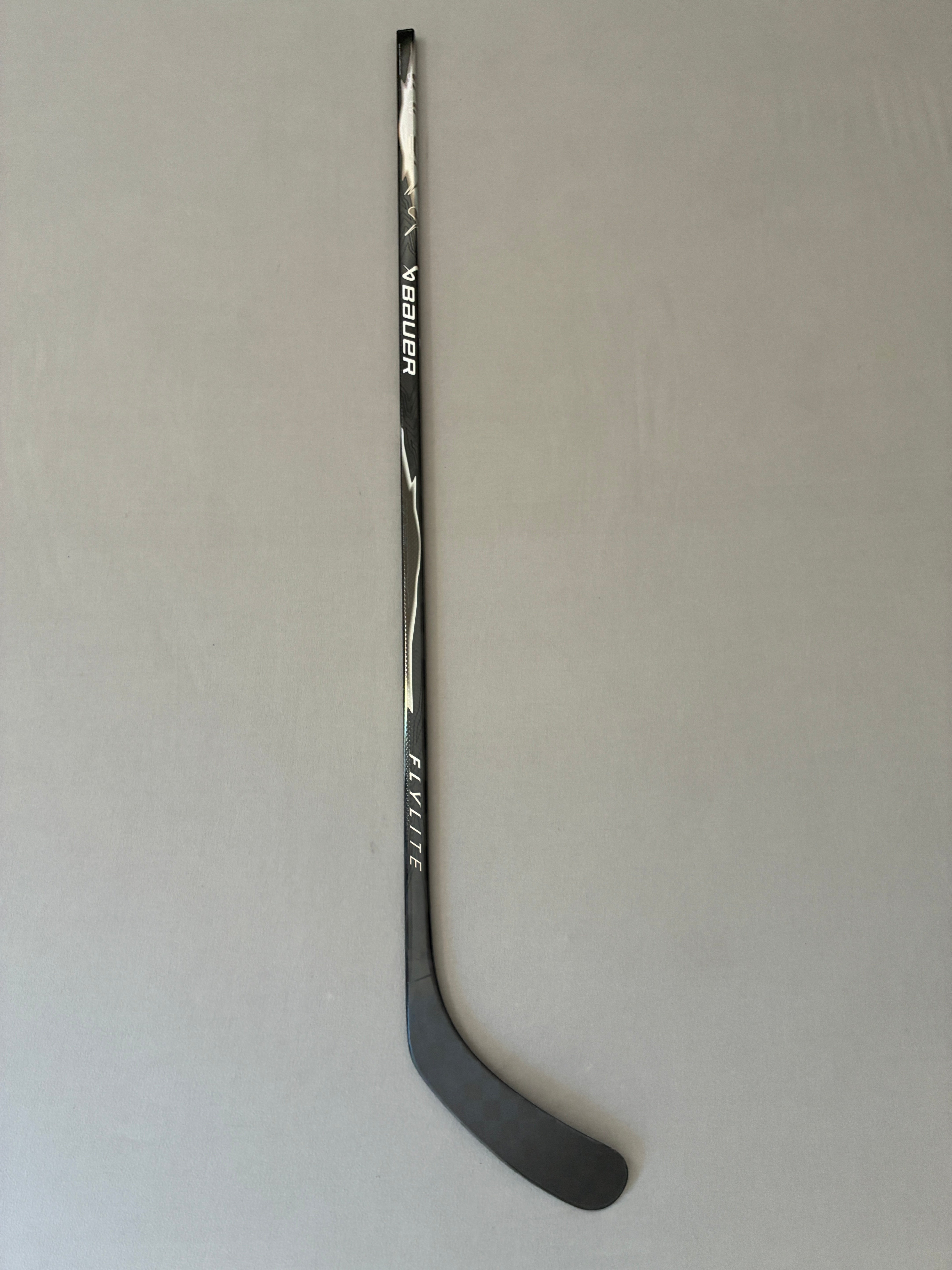 New 77 Flex P92 Senior Bauer Vapor Flylite Right Hand Pro Stock Hockey Stick - Silver