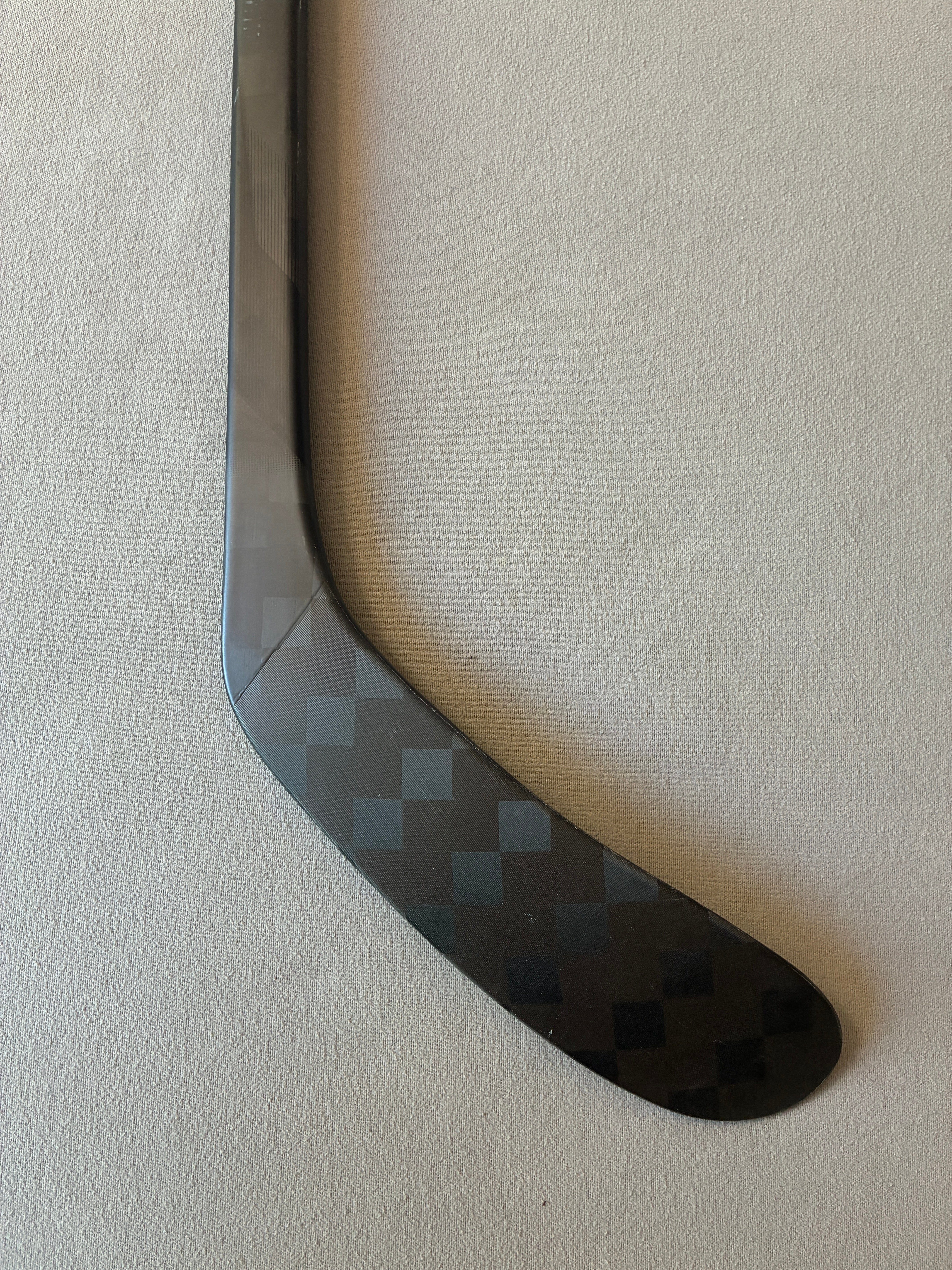New 95 Flex P28 Senior CCM Ribcor Trigger 8 Pro (FT7 Pro dress) RH Hockey Stick - Black