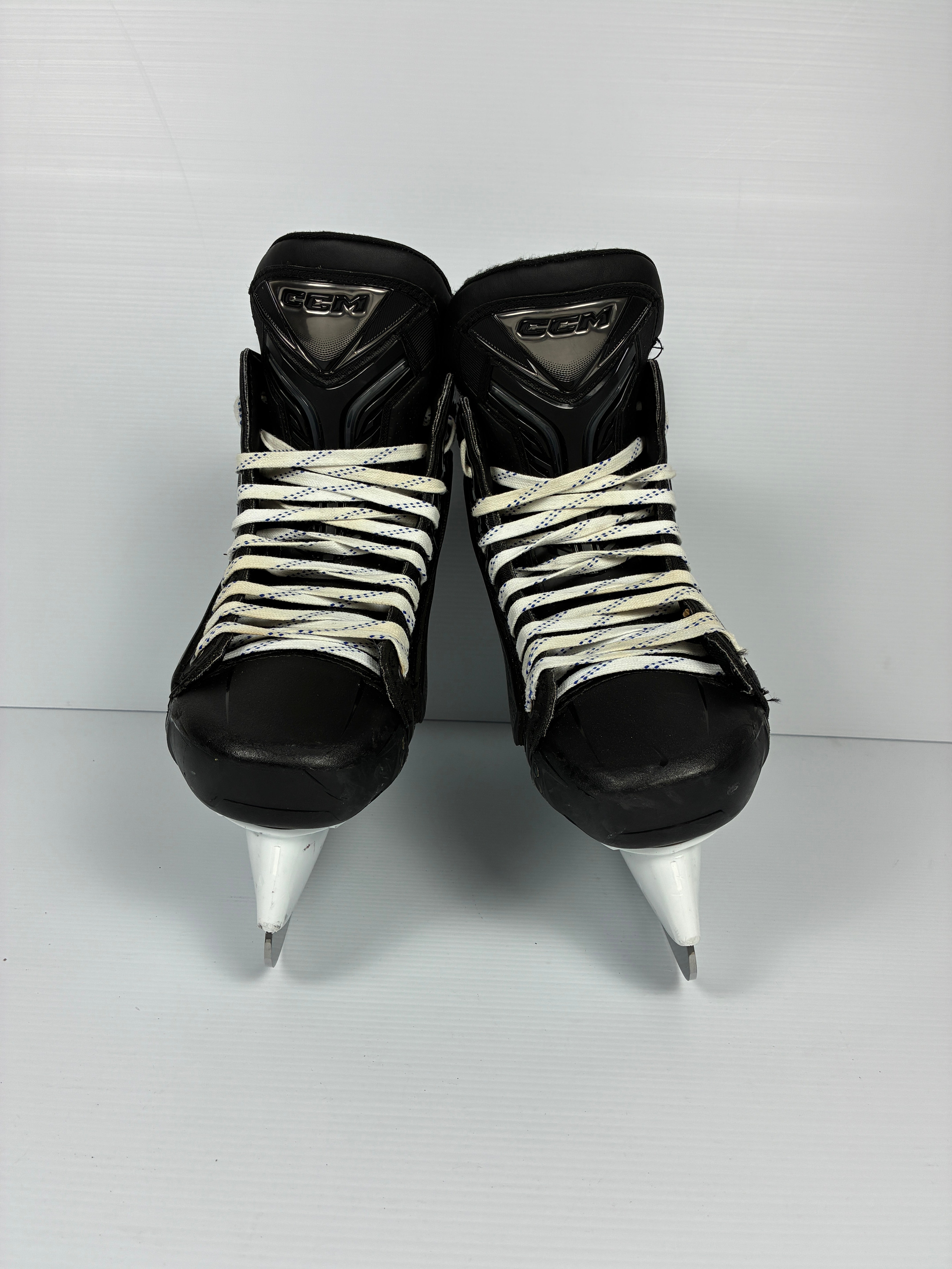 Like New Size 8.25 Regular Senior CCM JetSpeed FT8 Pro Hockey Skates - Red/Blue