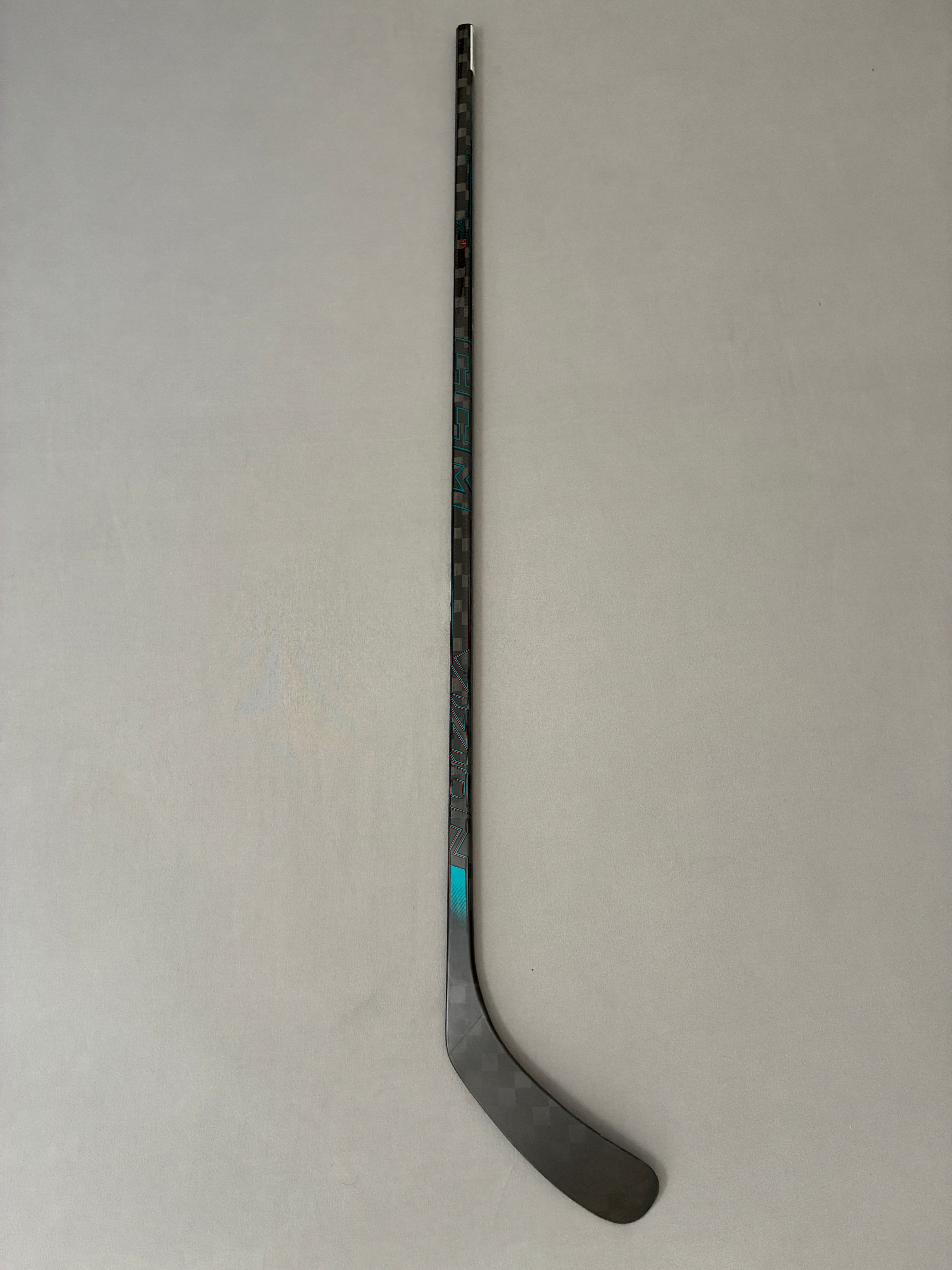 New 95 Flex P28 Senior CCM Vizion Right Hand Pro Stock Hockey Stick