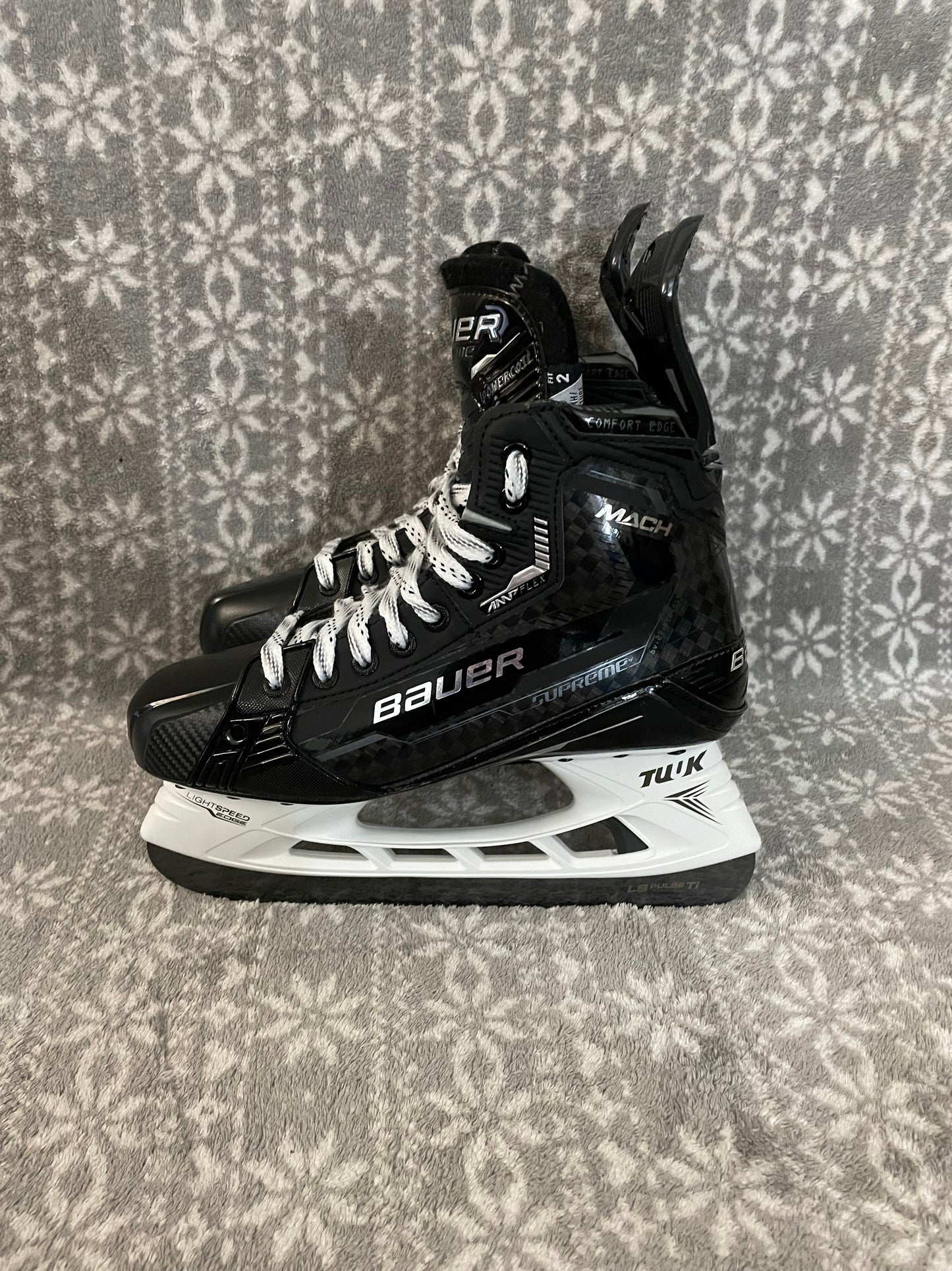 Like New Senior Bauer Supreme Mach Hockey Skates