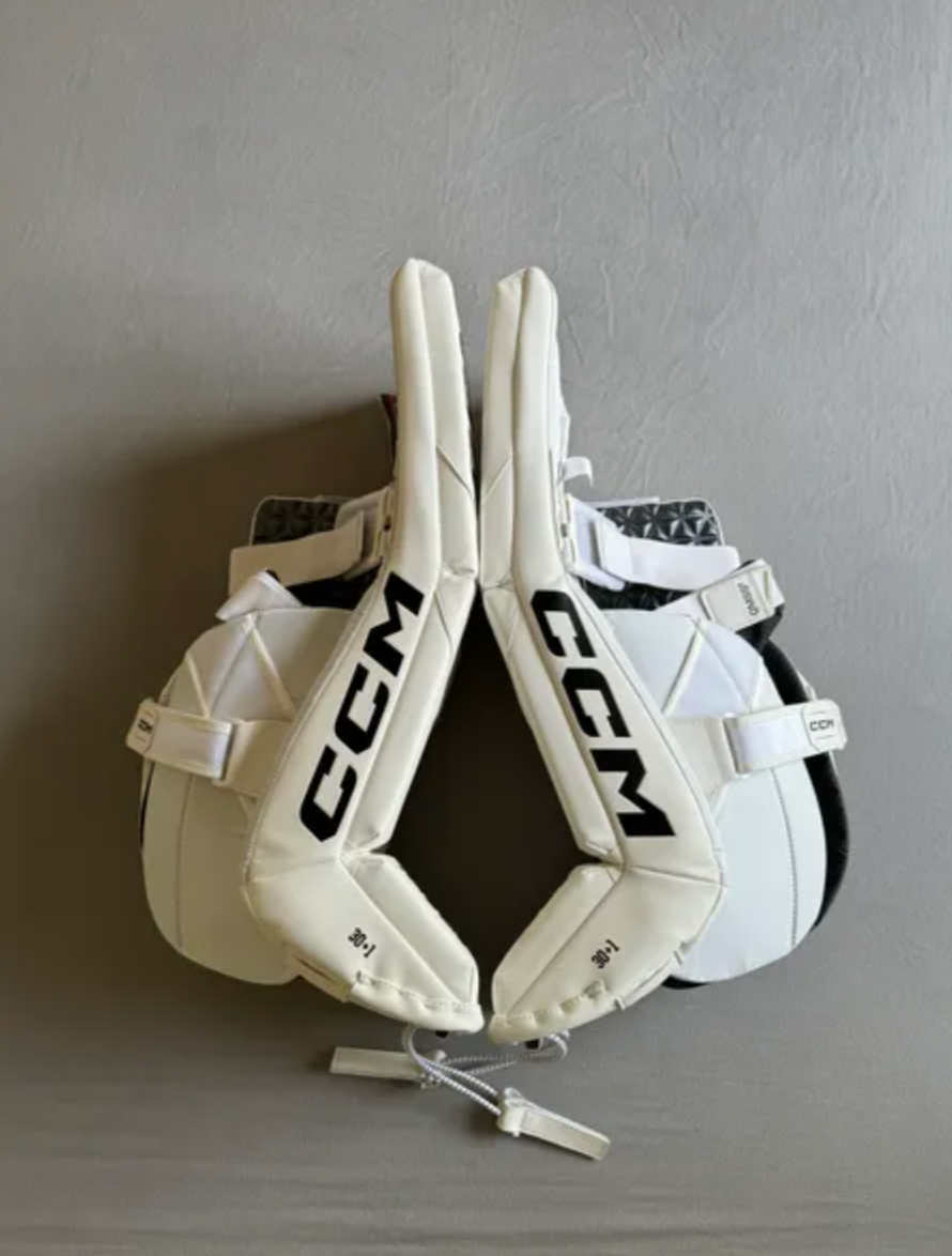 New Intermediate 30" + 1" CCM Eflex 6.9 Goalie Leg Pads White/White