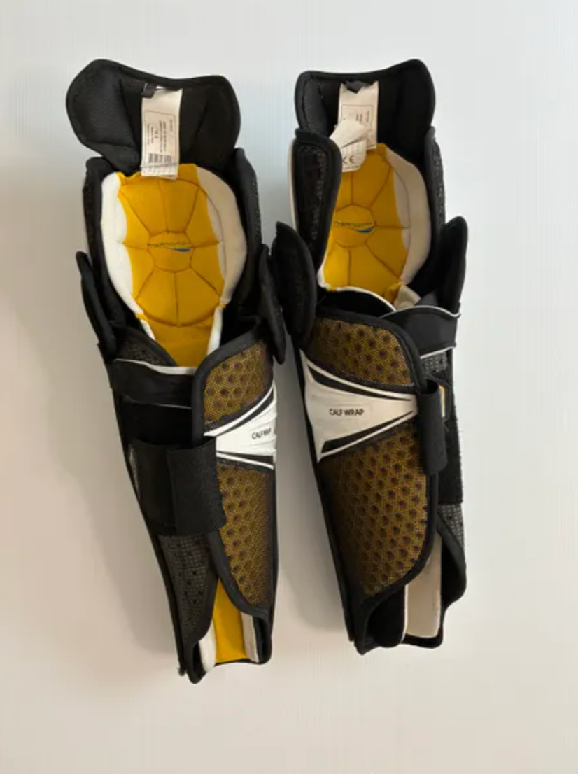 Like New 18" Senior Bauer Supreme TotalOne Hockey Shin Pads