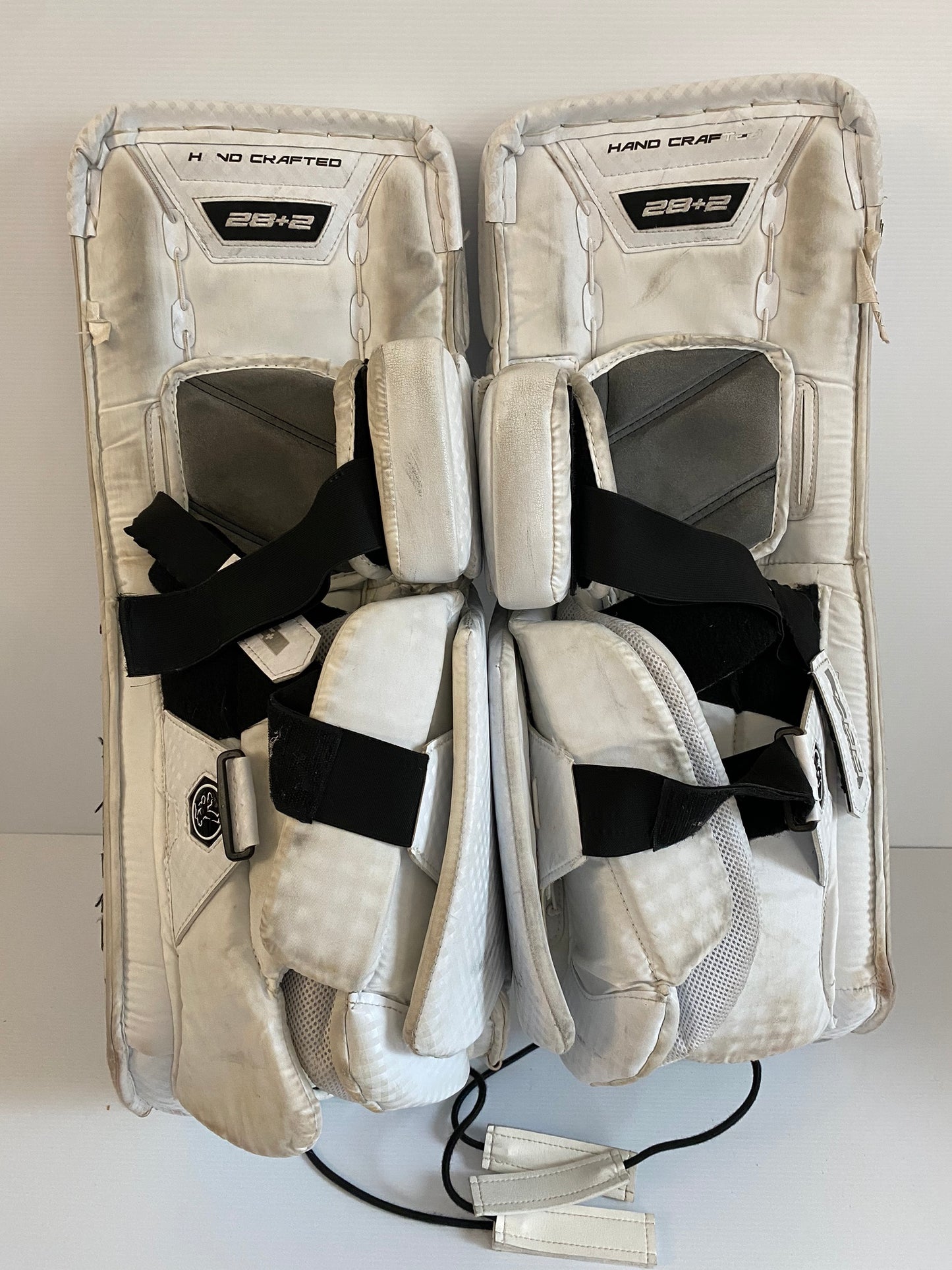 Used 28" + 2" Vaughn V10 Regular Goalie Full Set White/White